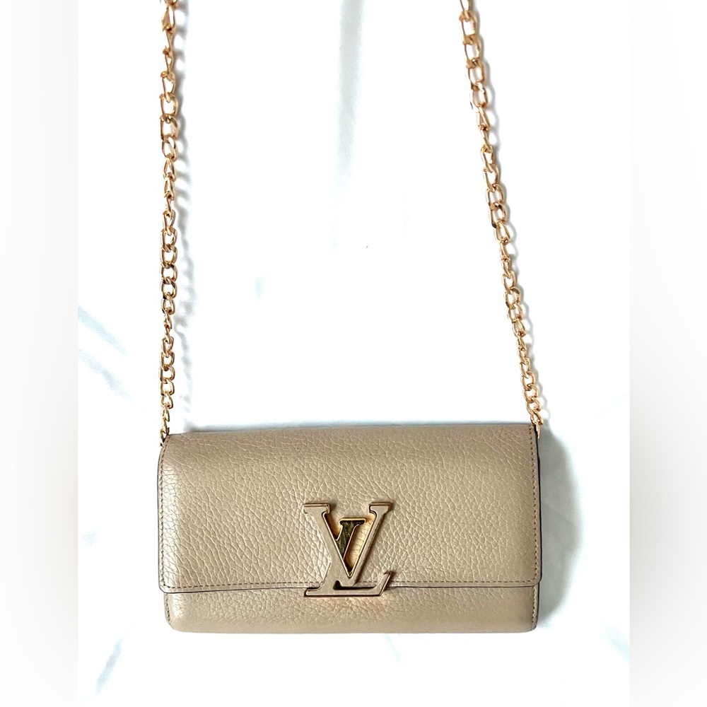 Louis Voitton Capucines Leather Wallet